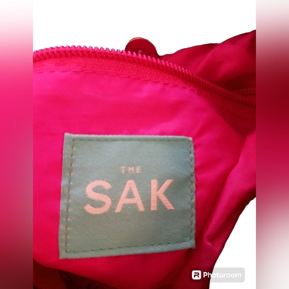 THE SAK handbag.  Womens.  Black with hot pink hearts on both sides. - Picture 3 of 10